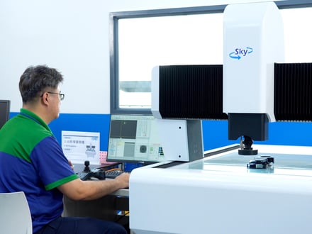 AMP checks part dimensions with 2.5D measurement. Points are set once on the first part, then identical parts measure automatically to reduce error